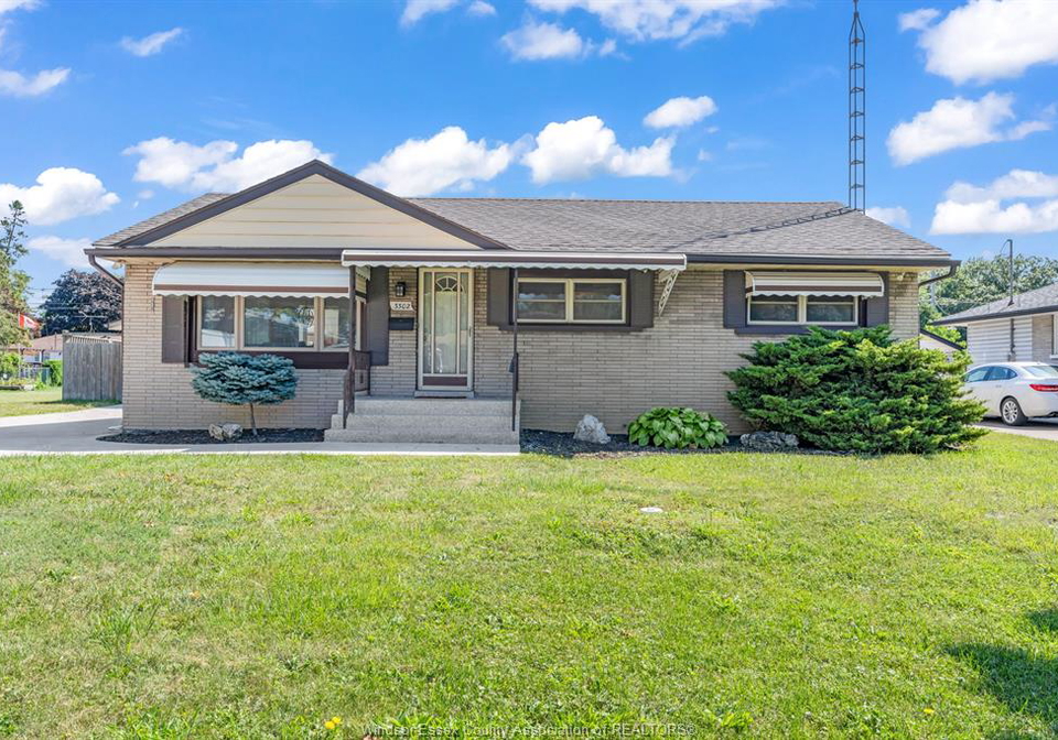 3302-woodlawn-avenue-windsor-ontario-26018447