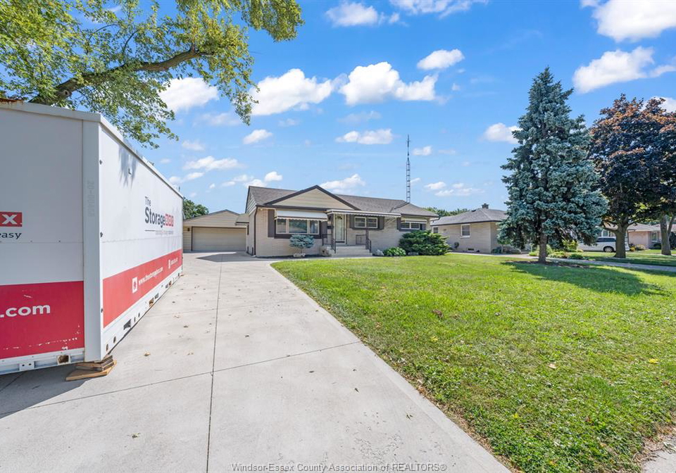 3302-woodlawn-avenue-windsor-ontario-26018447