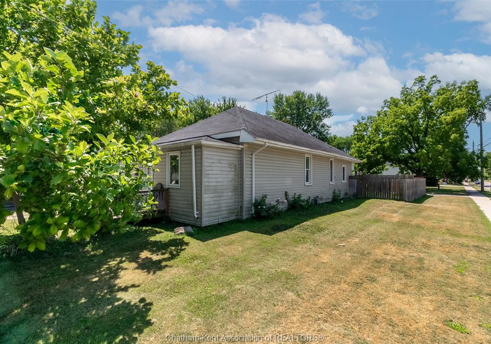 252-wellington-street-east-chatham-ontario-26018450
