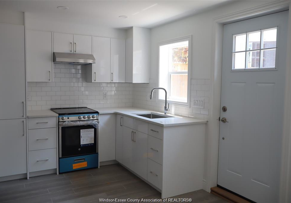 1228-dougall-adu-windsor-ontario-26018458