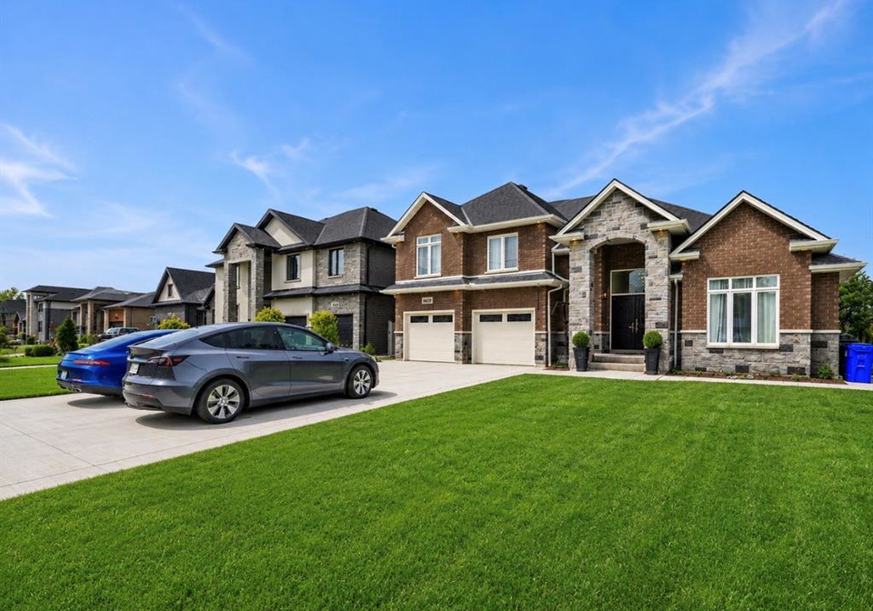 6255-disputed-lasalle-ontario-26018462