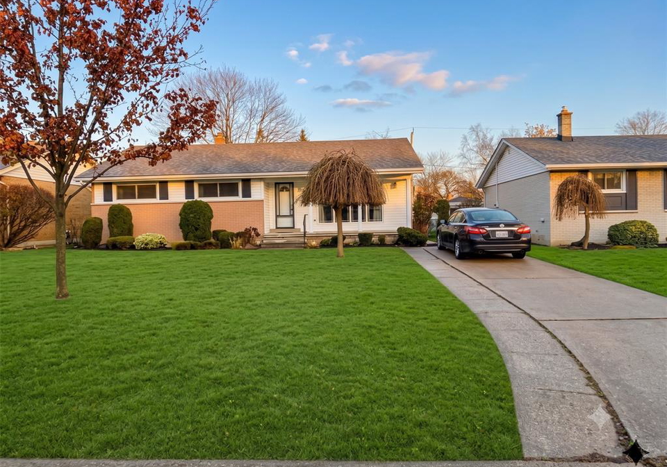 4071-churchill-drive-windsor-ontario-26018482