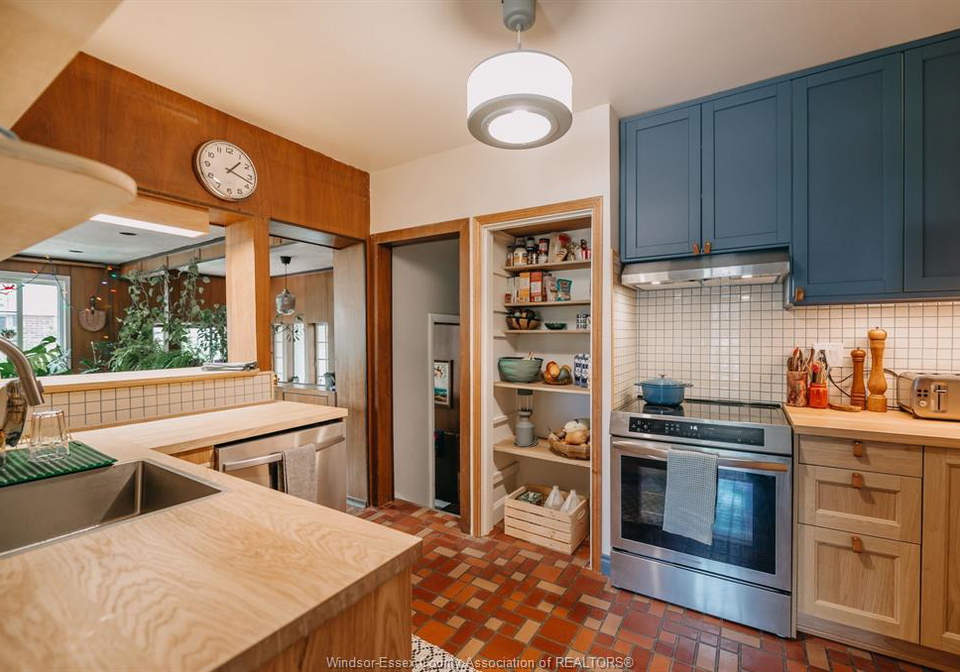 2515-windermere-windsor-ontario-26018483