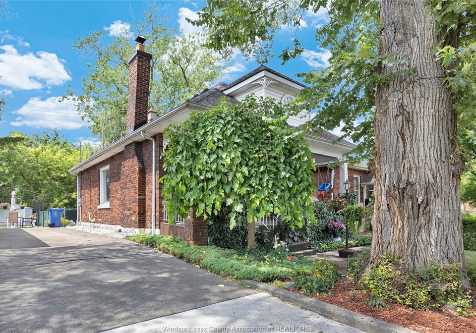 1337-janette-windsor-ontario-26018489