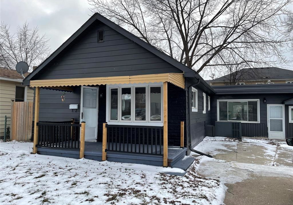 819-frank-avenue-windsor-ontario-26018490
