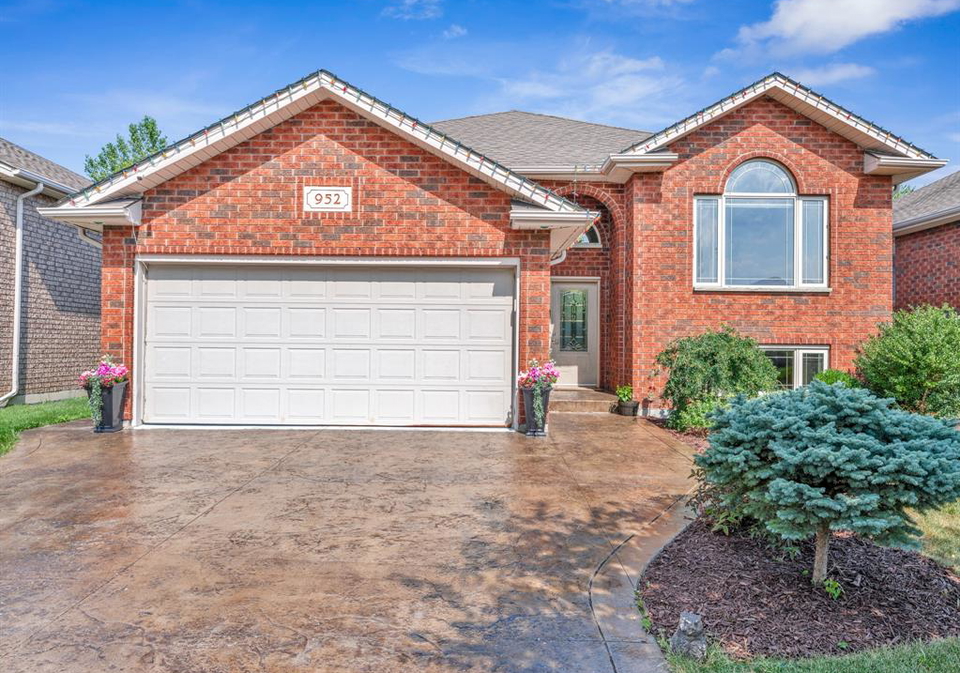 952-banwell-windsor-ontario-26018498