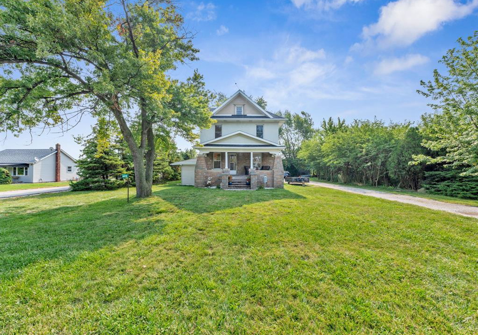 4416-ninth-concession-tecumseh-ontario-26018501