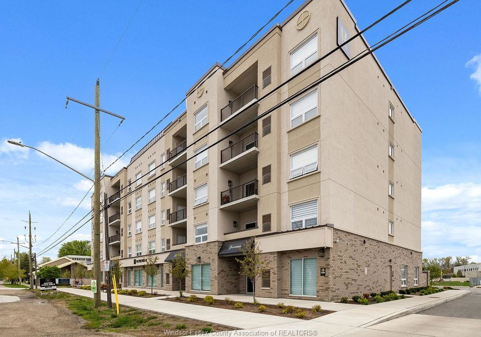 1740-sprucewood-lasalle-ontario-26018506