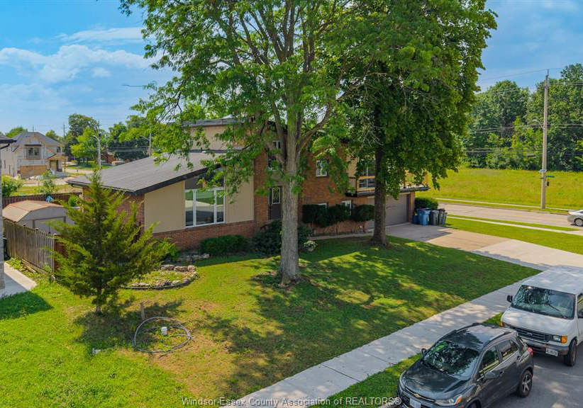 2405-roxborough-boulevard-windsor-ontario-26018515