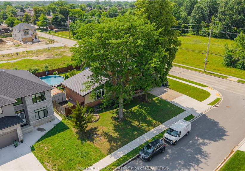 2405-roxborough-boulevard-windsor-ontario-26018515