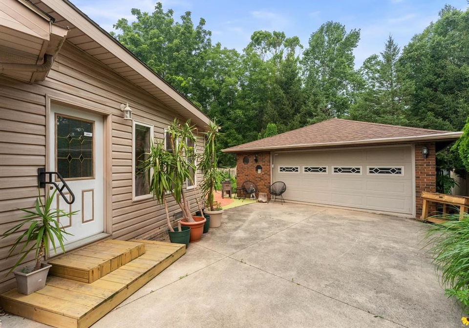 5564-baldwin-avenue-windsor-ontario-26018524