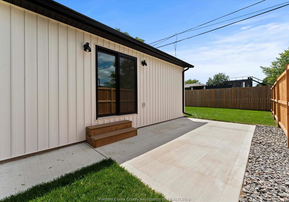 557-elinor-street-windsor-ontario-26018528