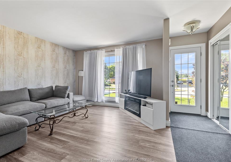 2935-granby-crescent-windsor-ontario-26018542