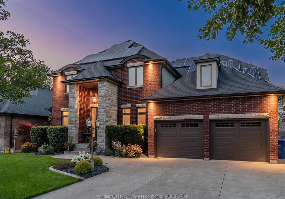 425-superior-street-lasalle-ontario-26018543