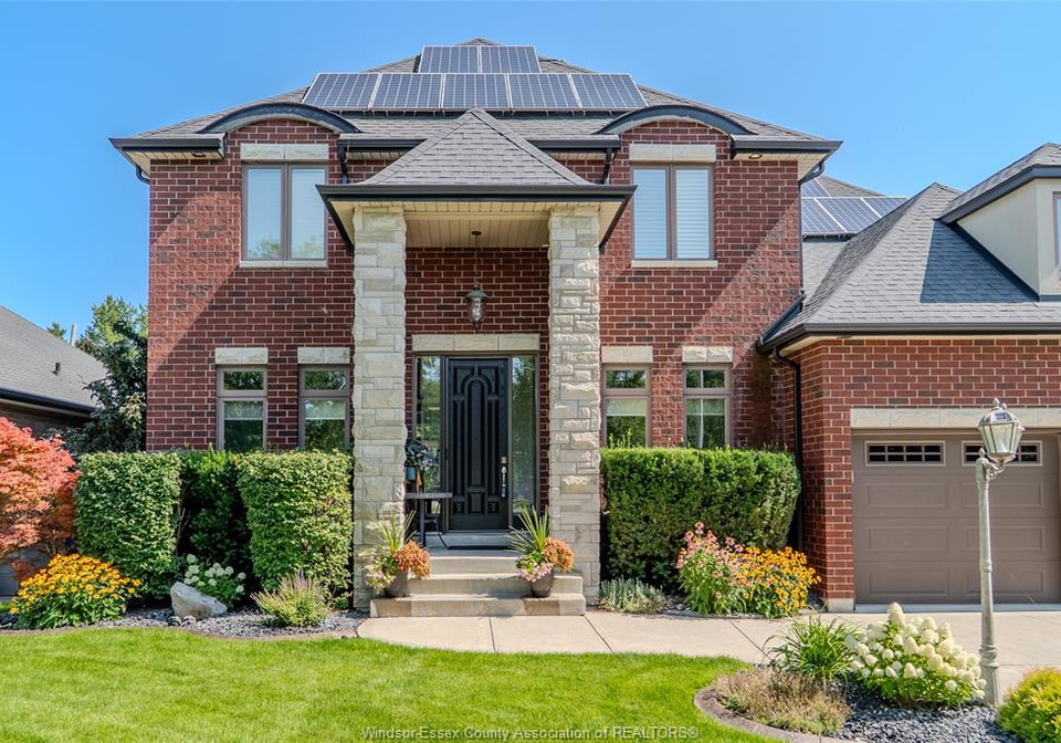 425-superior-street-lasalle-ontario-26018543