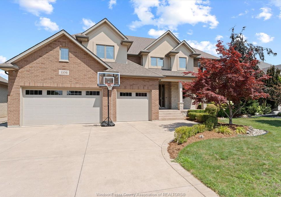 1108-regency-crescent-lakeshore-ontario-26018552