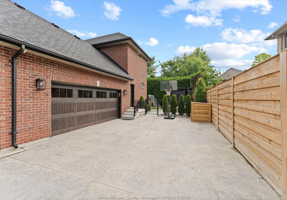 3460-huntington-avenue-windsor-ontario-26018557