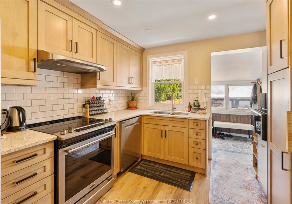 1220-bruce-avenue-windsor-ontario-26018585