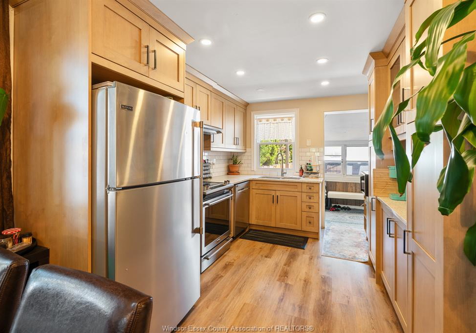 1220-bruce-avenue-windsor-ontario-26018585