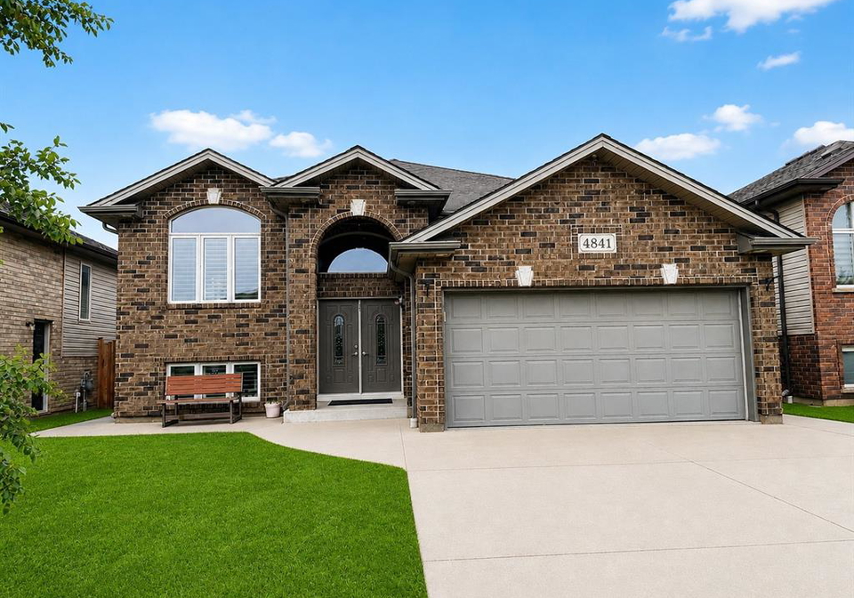 4841-periwinkle-crescent-windsor-ontario-26018586