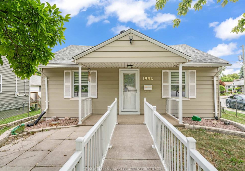 1592-prince-road-windsor-ontario-26018594