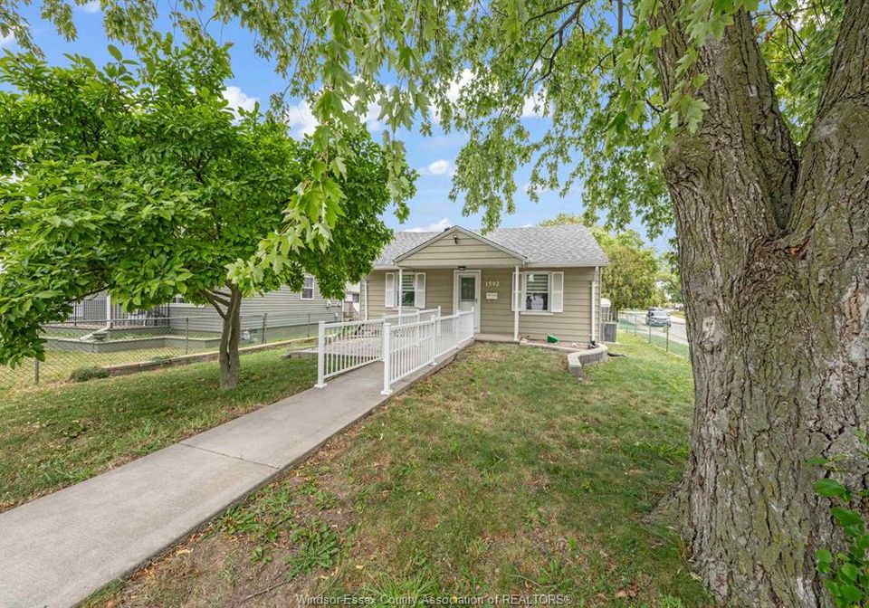 1592-prince-road-windsor-ontario-26018594