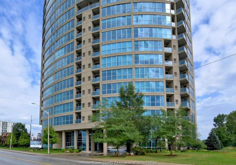 1225-riverside-dr-windsor-ontario-26018630