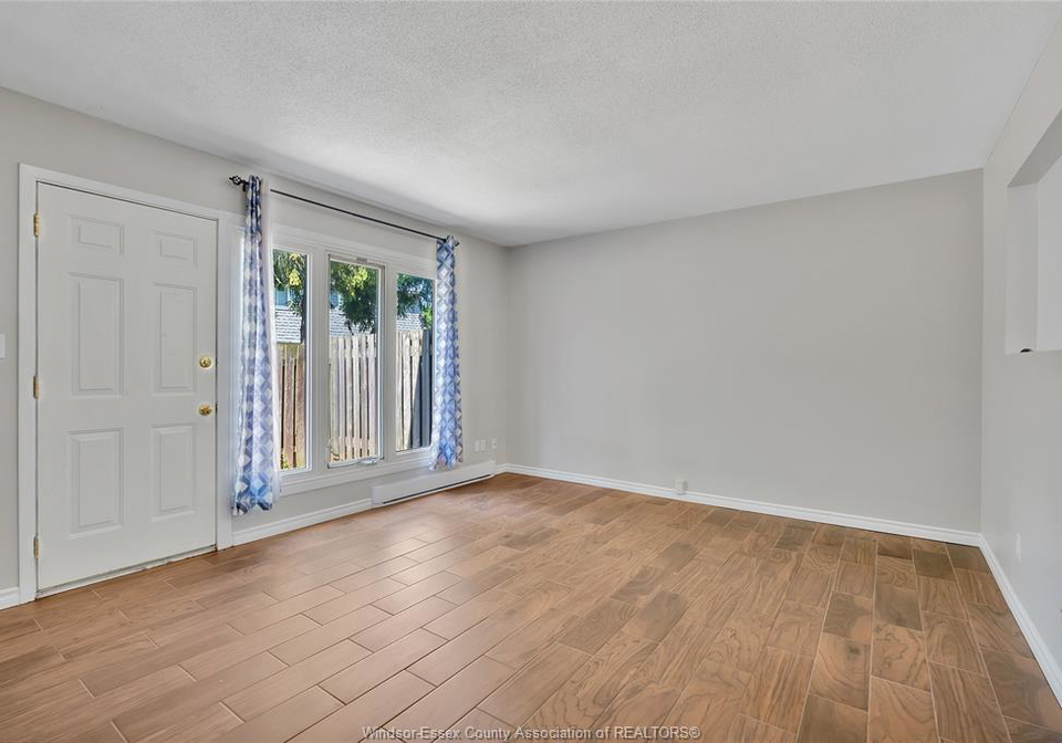 6732-roseville-garden-drive-windsor-ontario-26018632