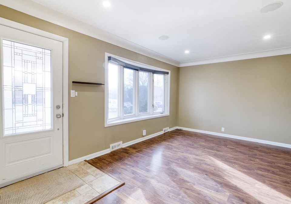 3858-hillcrest-boulevard-windsor-ontario-26018643