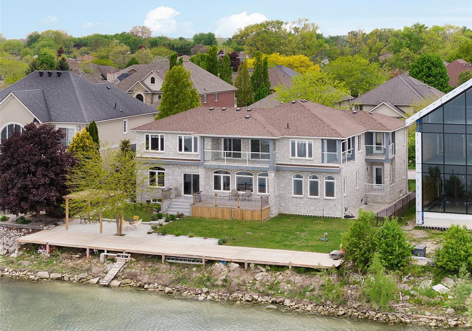 300-shoreview-circle-windsor-ontario-26018658