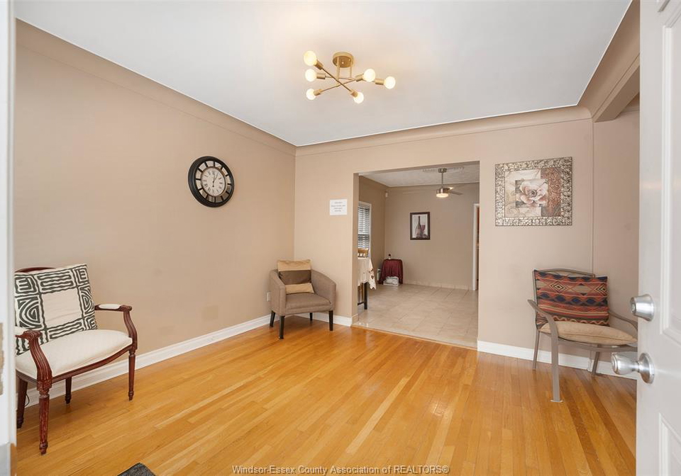 907-gladstone-avenue-windsor-ontario-26018665