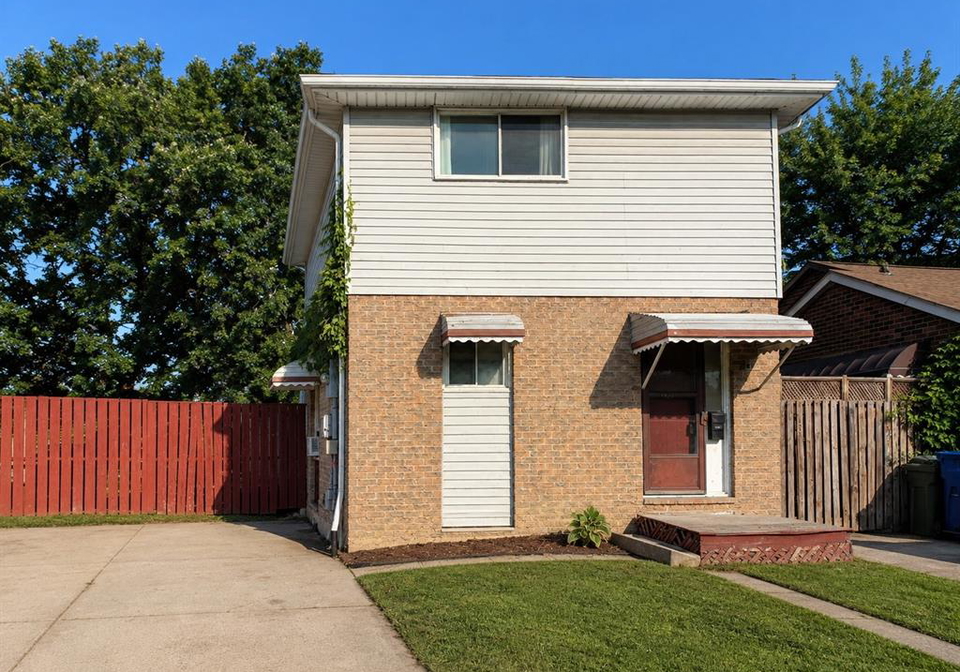 1110-abbey-court-windsor-ontario-26018672