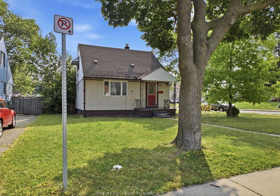 866-francois-court-windsor-ontario-26018677