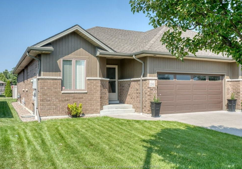 2243-gatwick-avenue-windsor-ontario-26018685