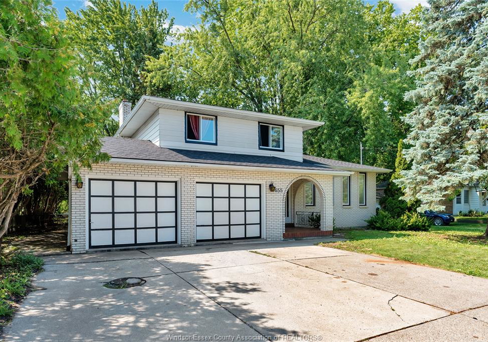 655-roseland-drive-south-windsor-ontario-26018698