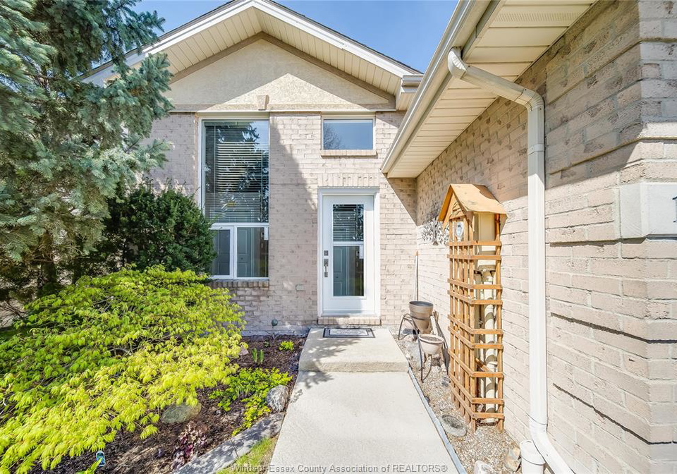1739-castleton-avenue-windsor-ontario-26018712