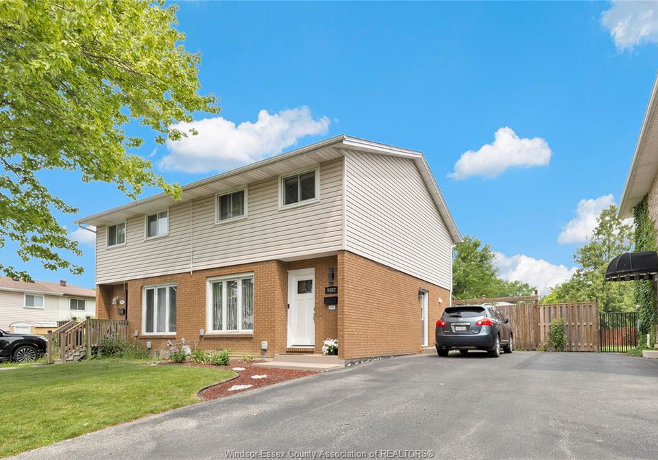 9682-lynngrove-crescent-windsor-ontario-26018713