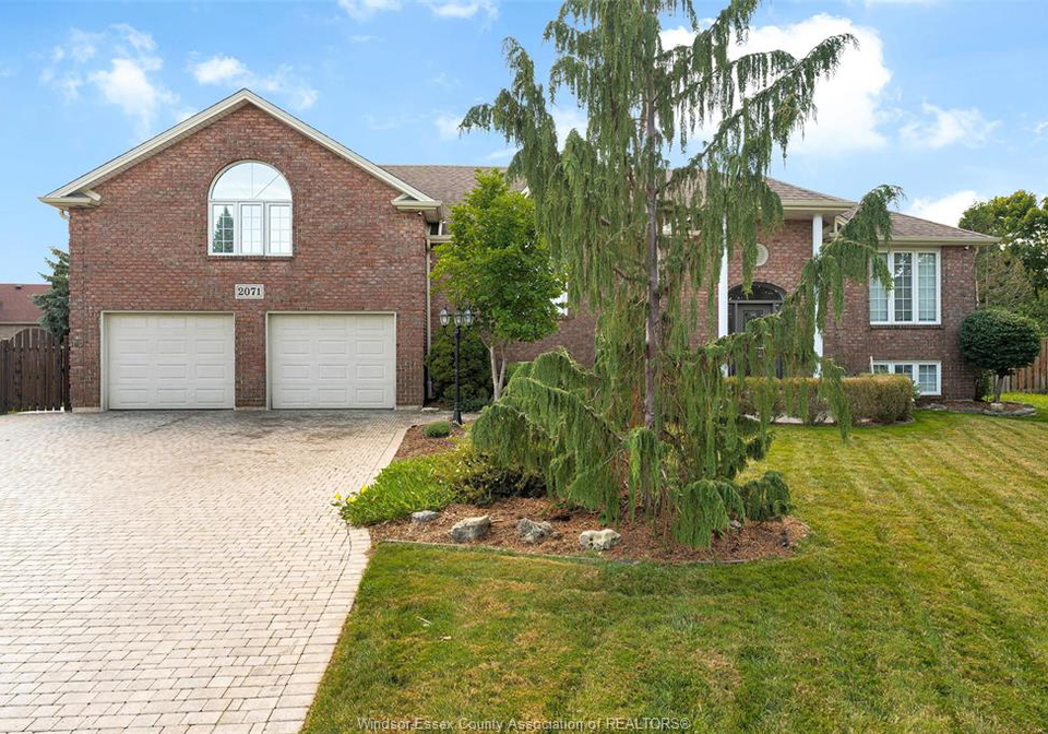 2071-eugeni-tecumseh-ontario-26018714