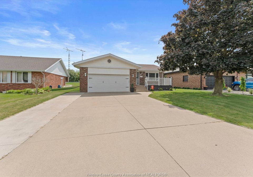 18-elizabeth-crescent-leamington-ontario-26018717