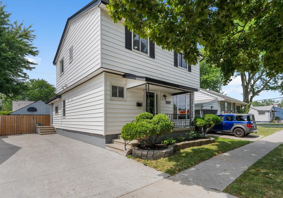 1809-westcott-windsor-ontario-26018722