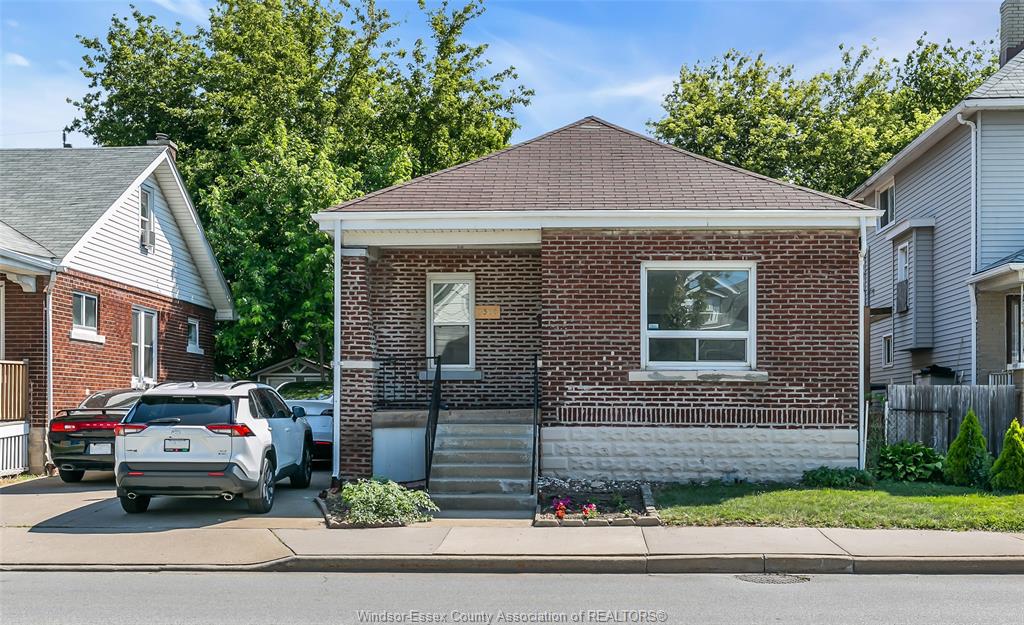 2366-howard-windsor-ontario-26018751