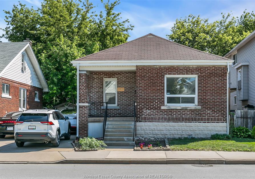2366-howard-windsor-ontario-26018751