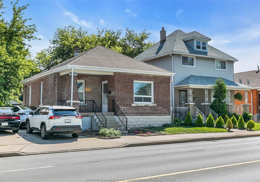 2366-howard-windsor-ontario-26018751