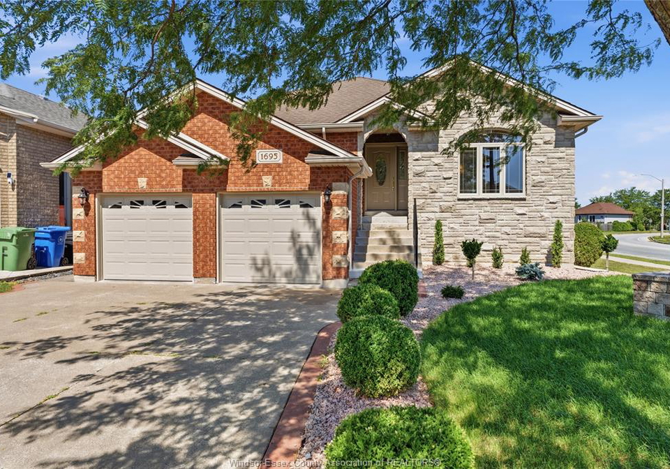 1695-meridian-street-windsor-ontario-26018758