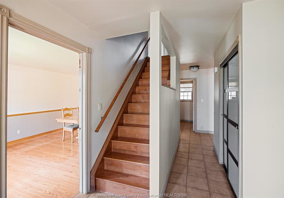 305-mccurdy-amherstburg-ontario-26018795