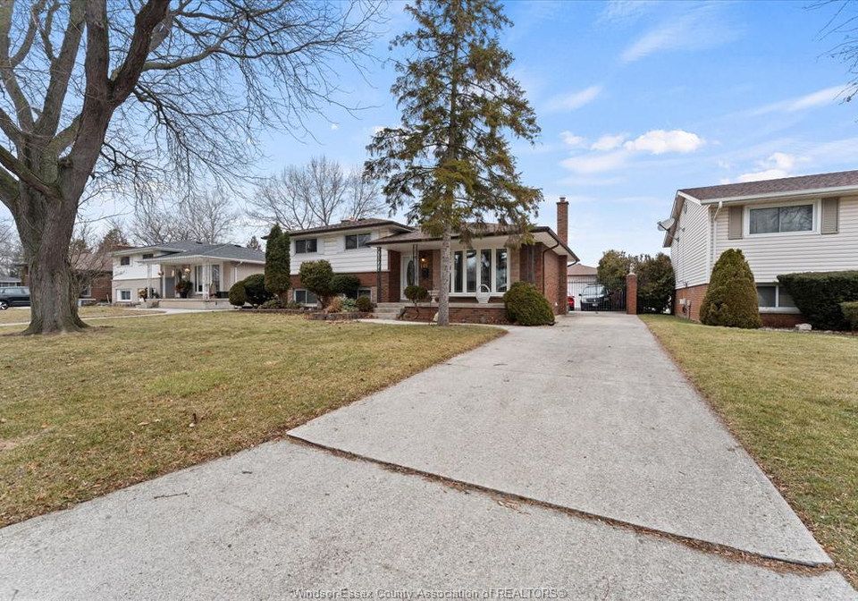 1116-sumach-crescent-windsor-ontario-26018806