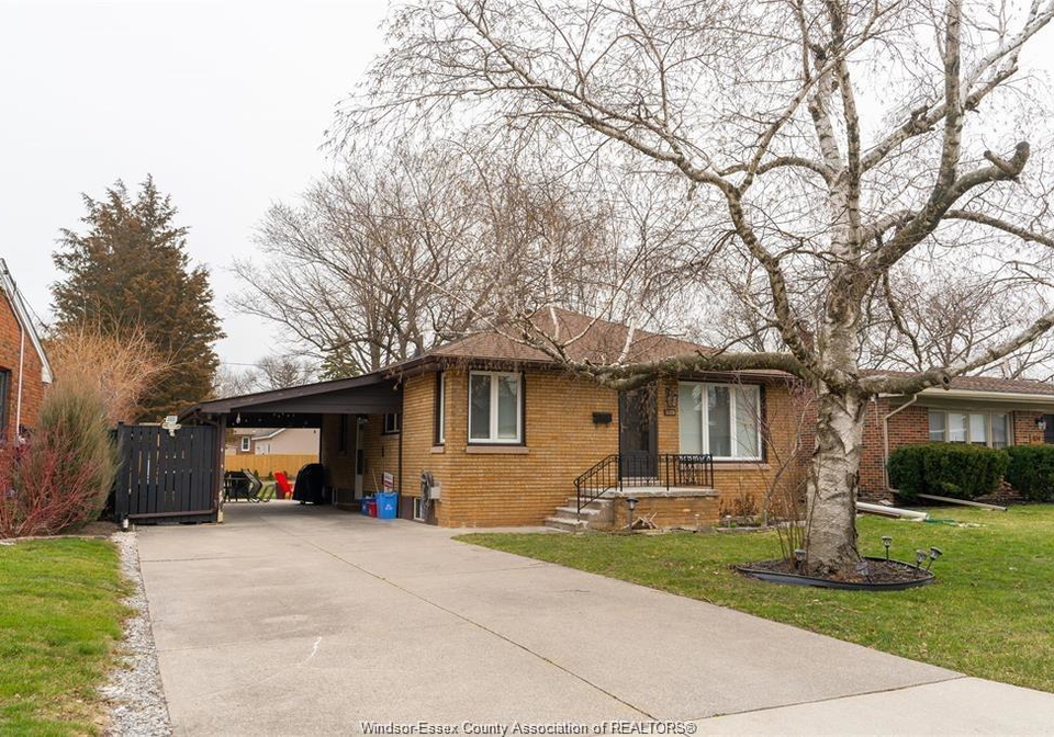 1120-parkview-avenue-windsor-ontario-26018814