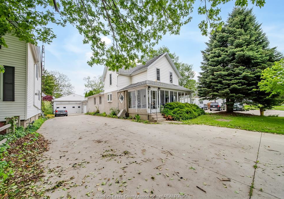 219-inshes-chatham-ontario-26018825