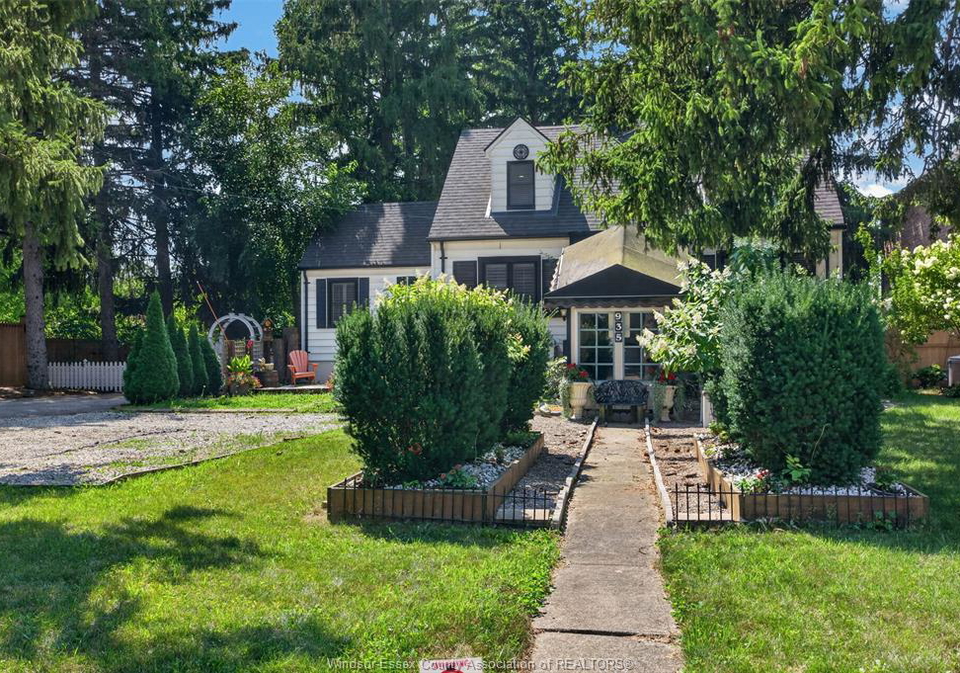 935-bartlet-windsor-ontario-26018841