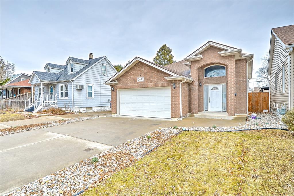 2490-bernard-windsor-ontario-26018846
